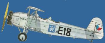E-39 1. LP cvičná letka. Stroj měl na druhé straně trupu zcela přehozené pořadí symbolů. Nejblíže OP byl plukovní znak, poté písmeno a pak číslo. 