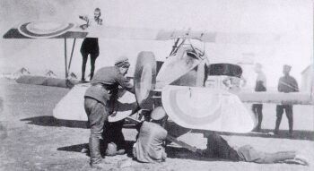 Nieuport 17 č.1940 je sestavován v Omsku 26. dubna 1919
