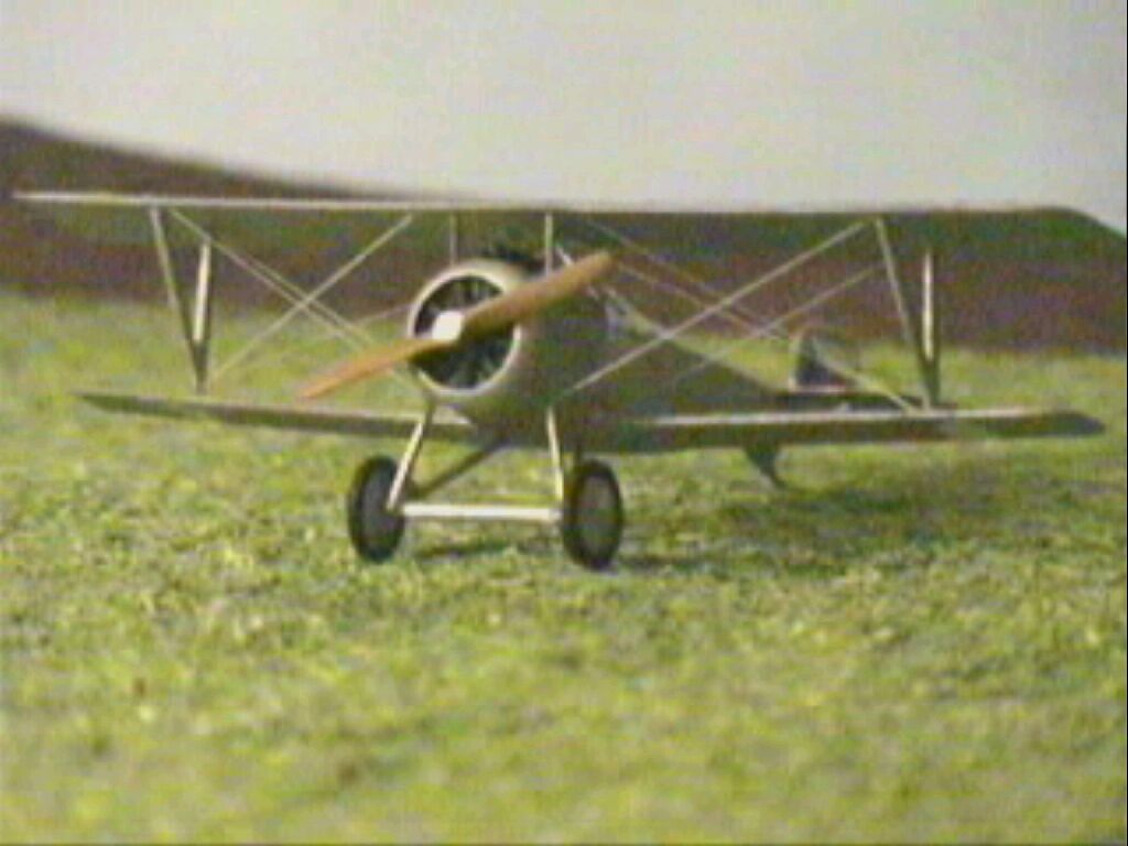 model Nieuporta 3598 zleva zepředu