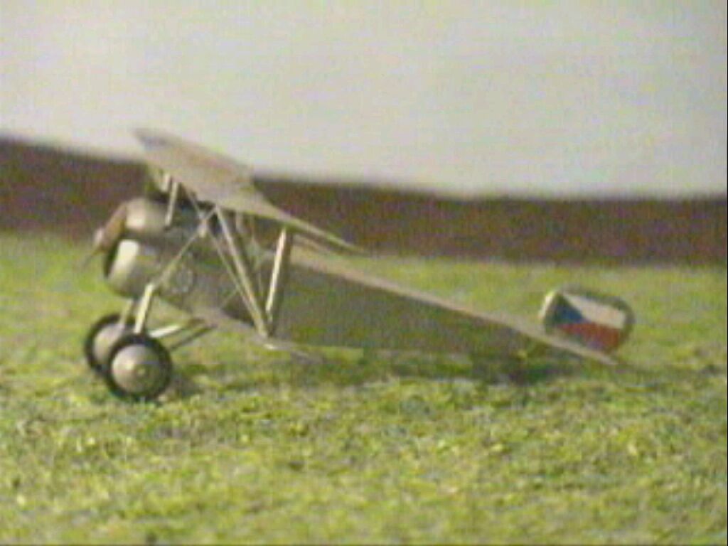 model Nieuporta 3598 zleva